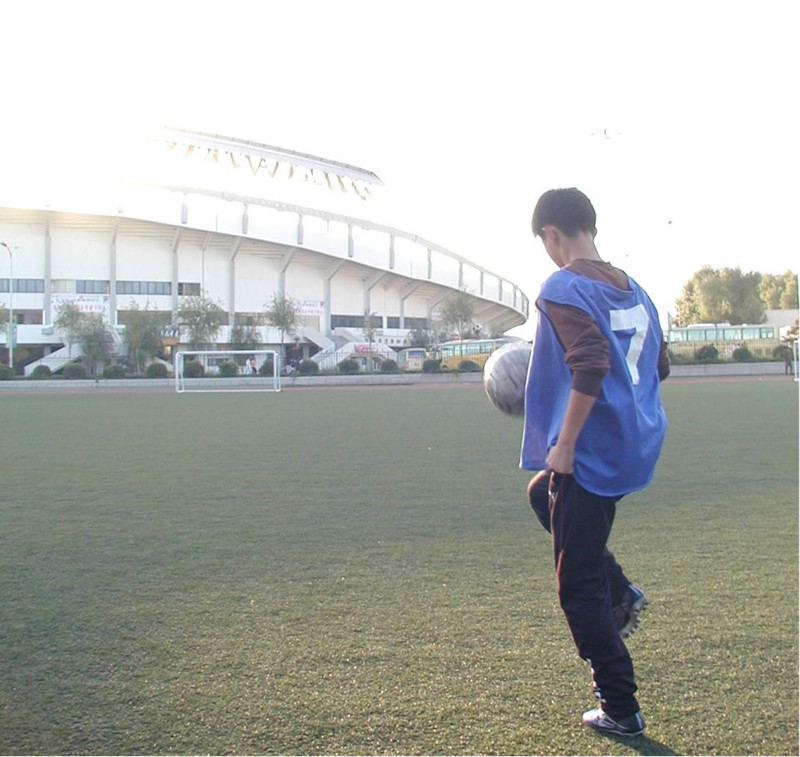 2007年，长春市体育运动学校的孩子们在南岭体育场训练_副本.jpg
