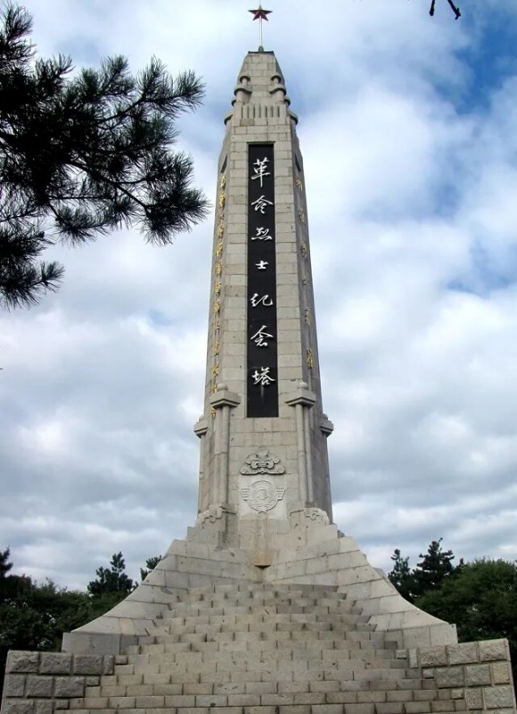 吉林市革命烈士纪念塔_副本.jpg