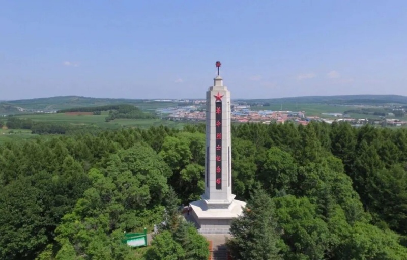 敦化市烈士陵园内的纪念塔_副本.jpg